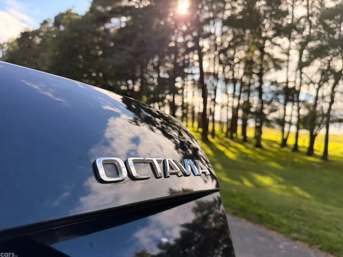 Skoda Octavia Saloon, Diesel, 2017, Black