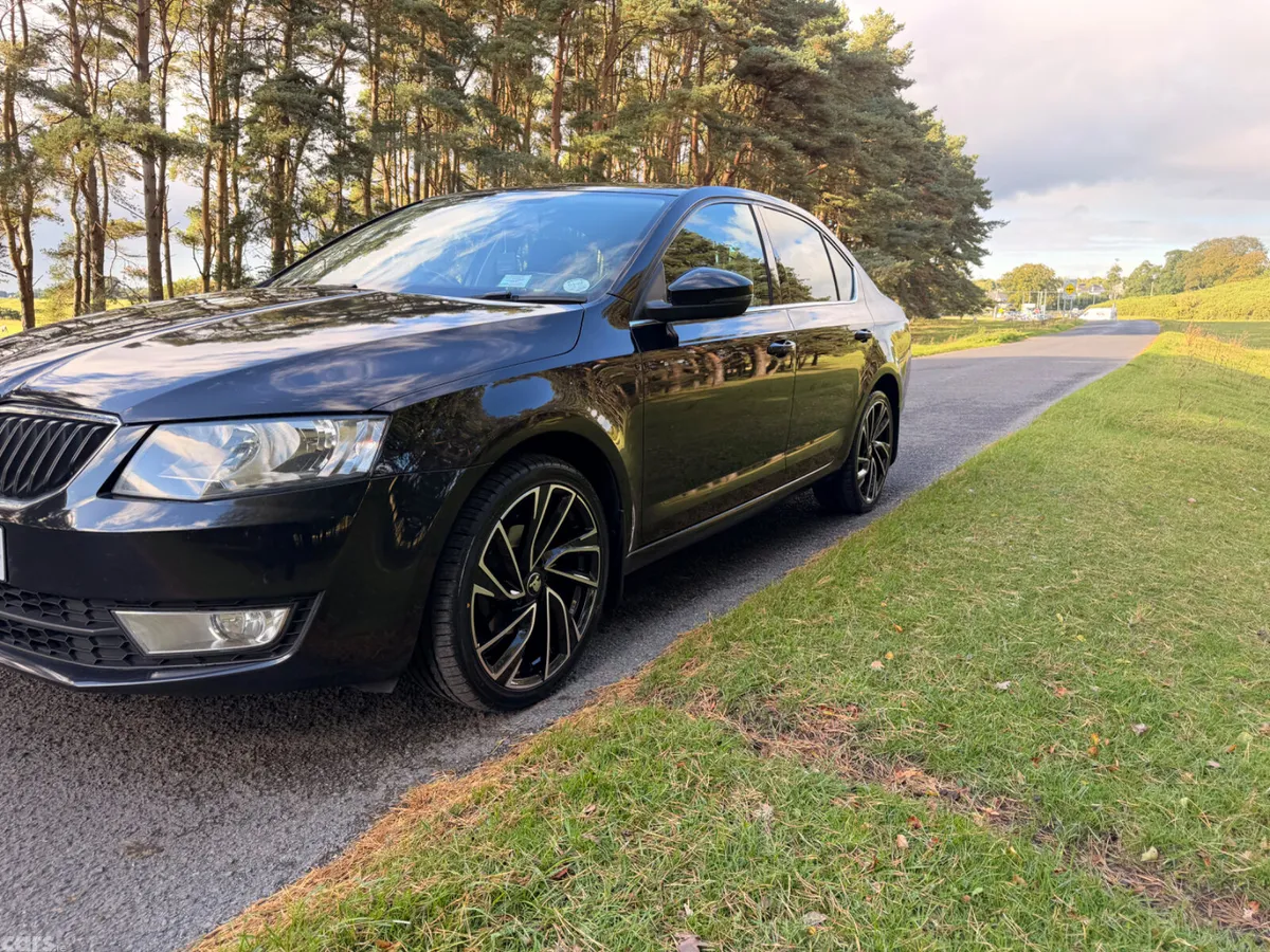 Skoda Octavia Saloon, Diesel, 2017, Black