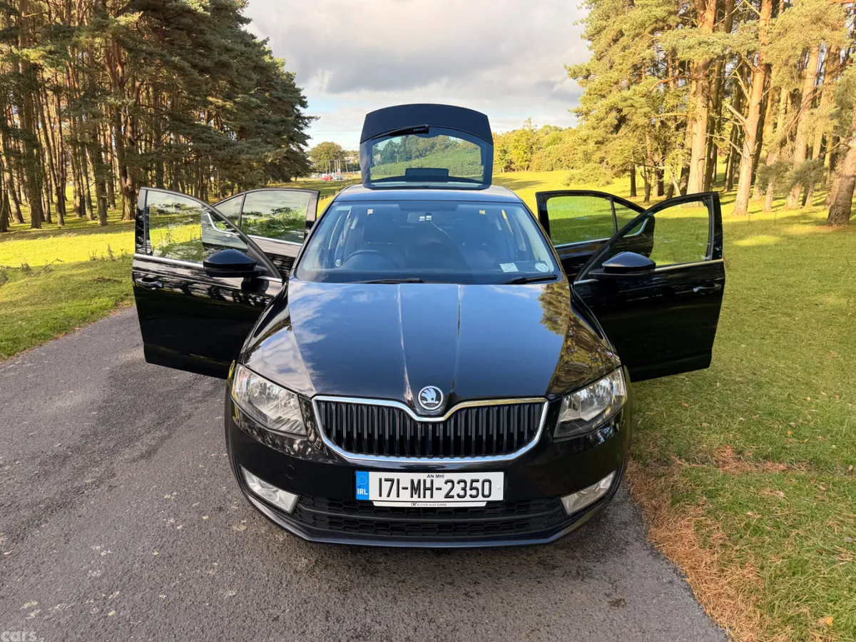 Skoda Octavia Saloon, Diesel, 2017, Black