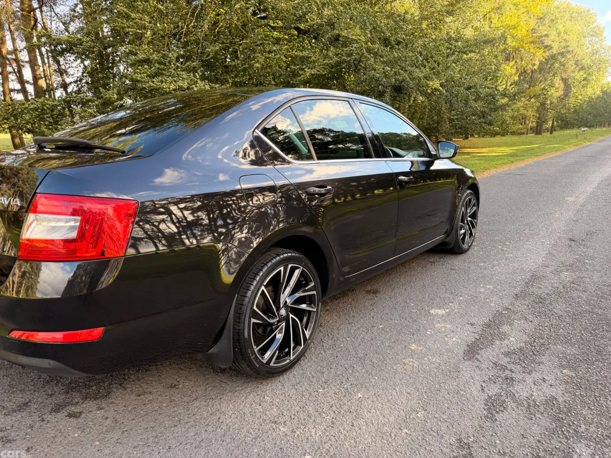 Skoda Octavia Saloon, Diesel, 2017, Black