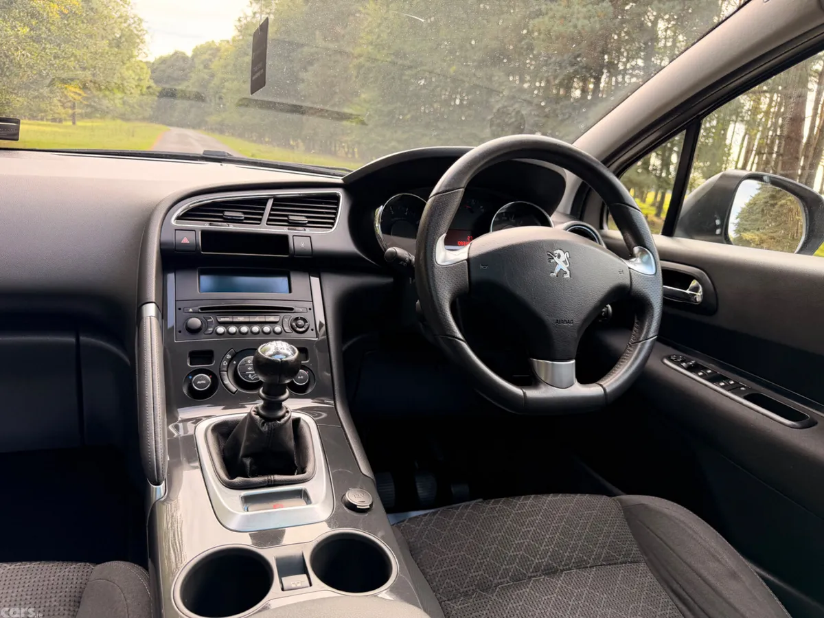 Peugeot 3008 SUV, Petrol, 2016, Grey