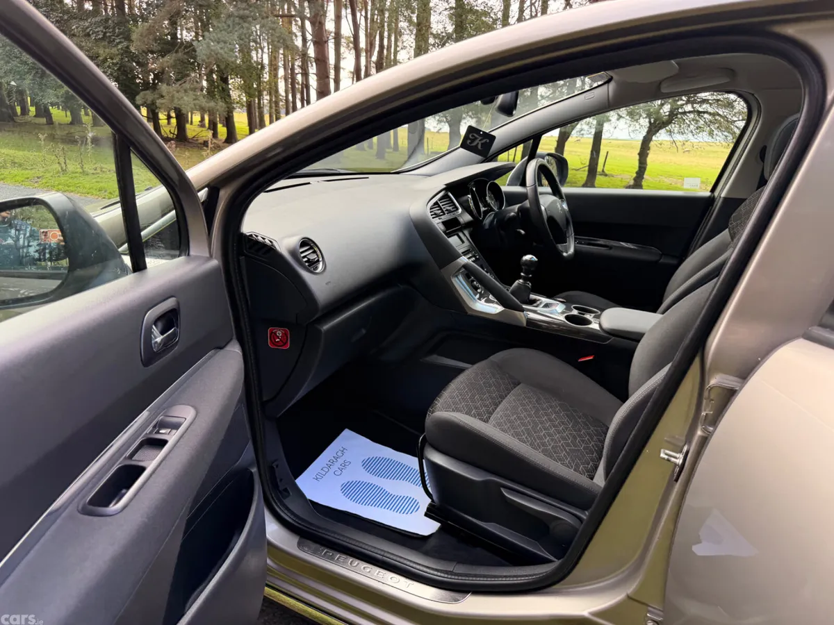 Peugeot 3008 SUV, Petrol, 2016, Grey