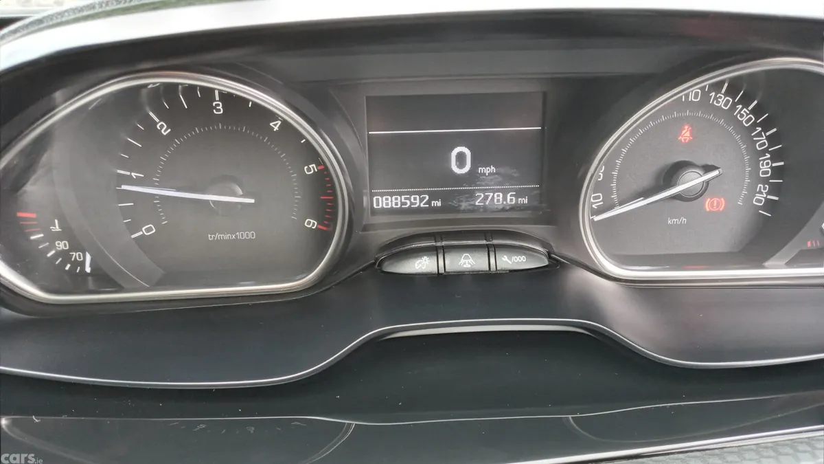 Peugeot 2008 Estate, Diesel, 2017, Grey