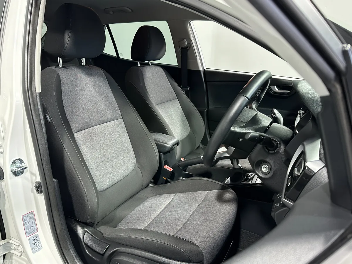 Kia Stonic Hatchback, Petrol, 2025, White