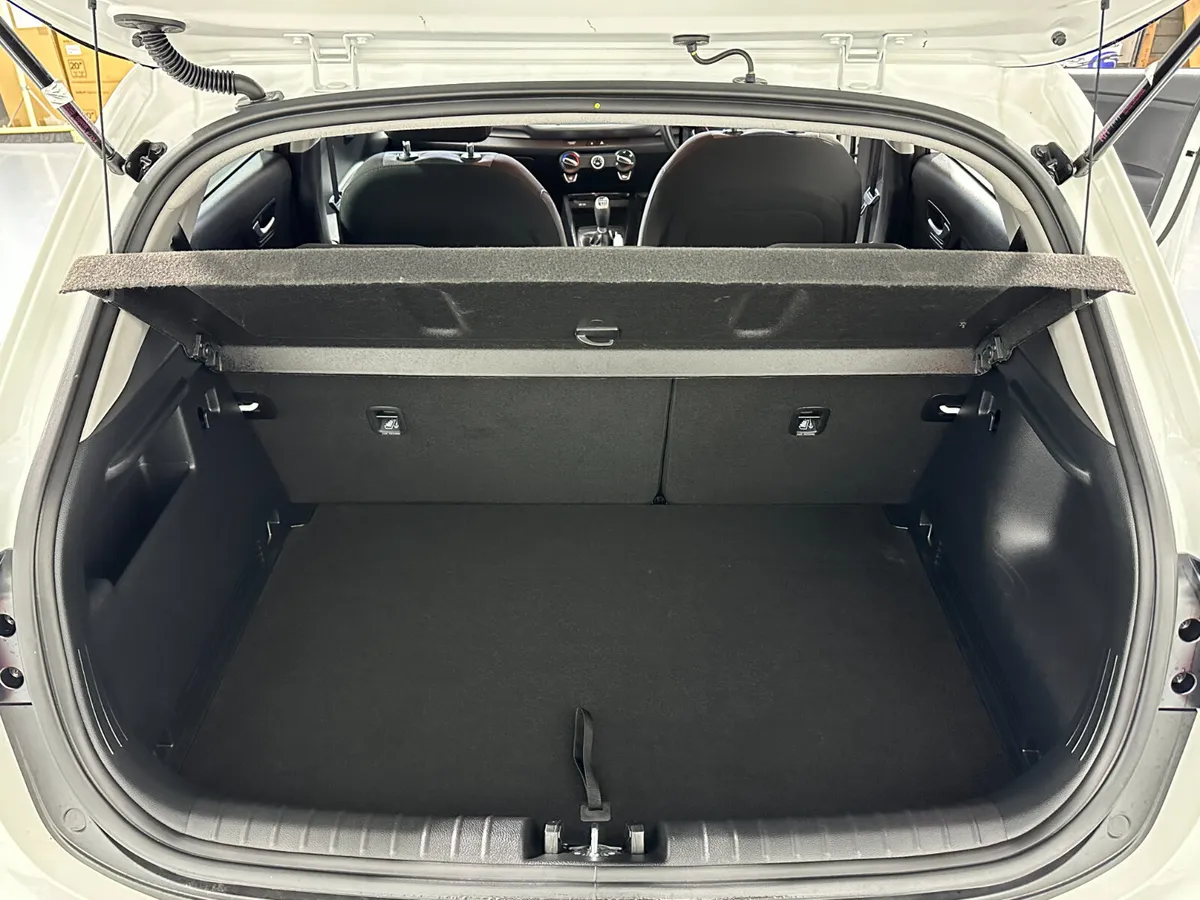Kia Stonic Hatchback, Petrol, 2025, White