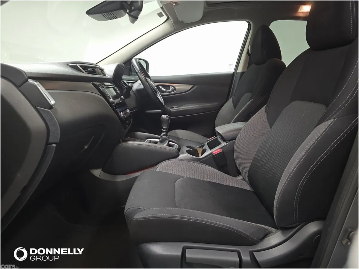 Nissan Qashqai Hatchback, Diesel, 2021, Grey