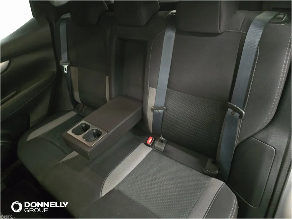 Nissan Qashqai Hatchback, Diesel, 2021, Grey