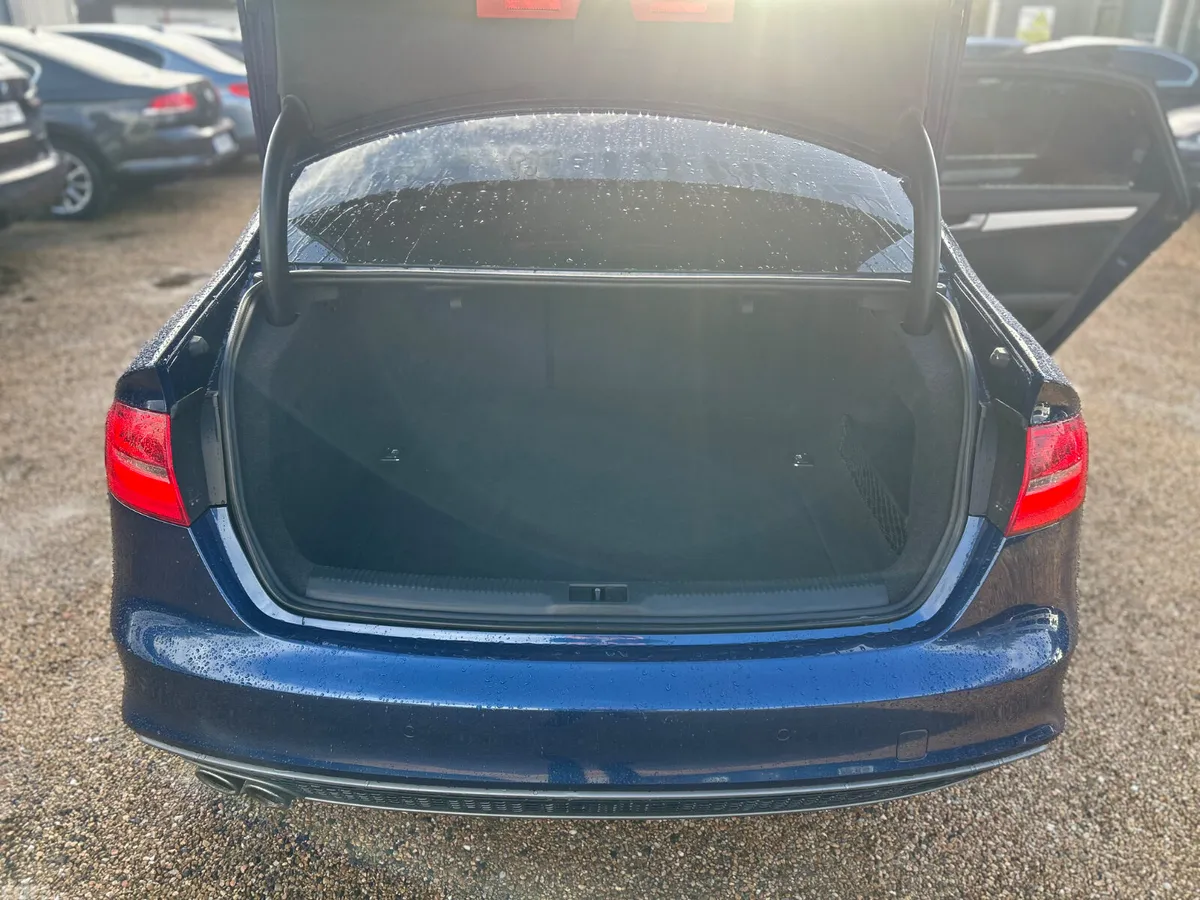 Audi A4 Saloon, Diesel, 2015, Blue
