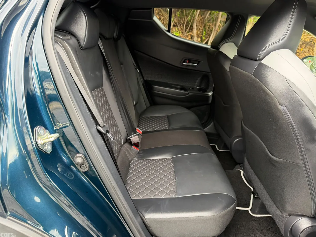 Toyota C-HR SUV, Petrol Hybrid, 2019, Green
