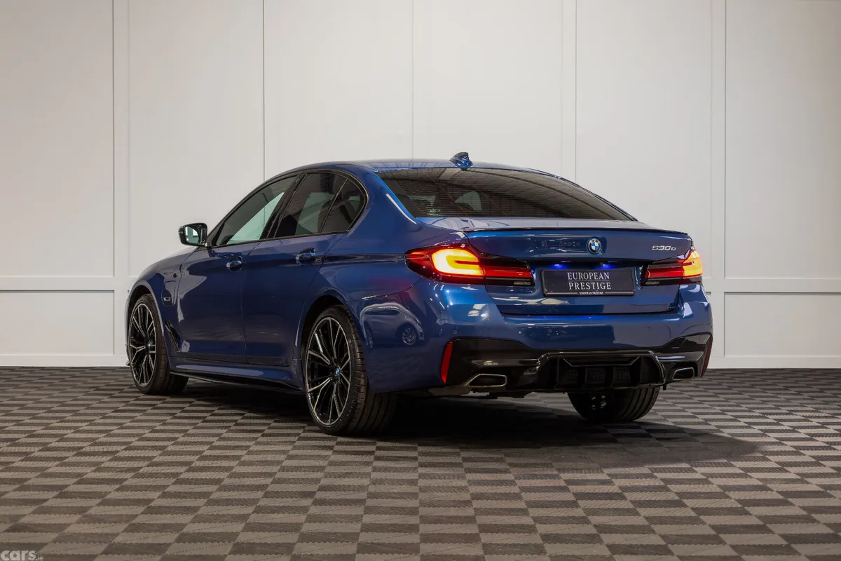BMW 5-Series Saloon, Petrol Plug-in Hybrid, 2023, Blue