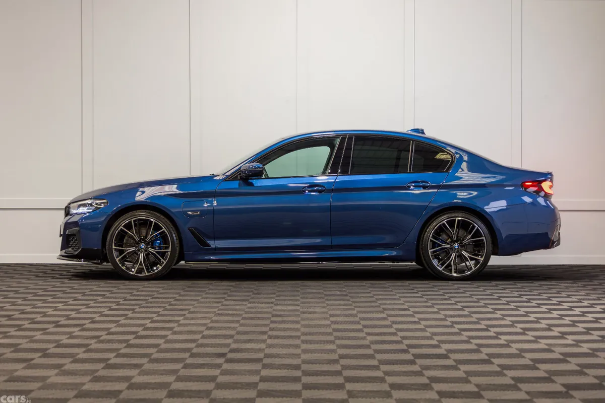 BMW 5-Series Saloon, Petrol Plug-in Hybrid, 2023, Blue