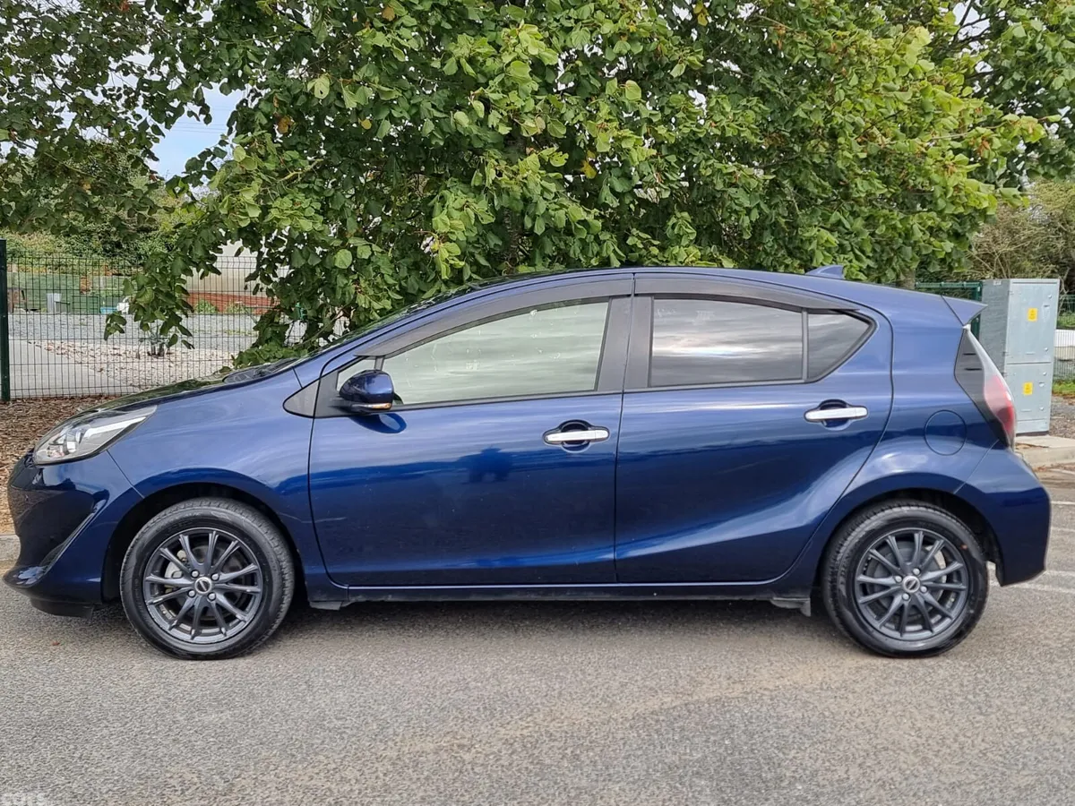 Toyota Aqua Hatchback, Petrol Hybrid, 2021, Blue