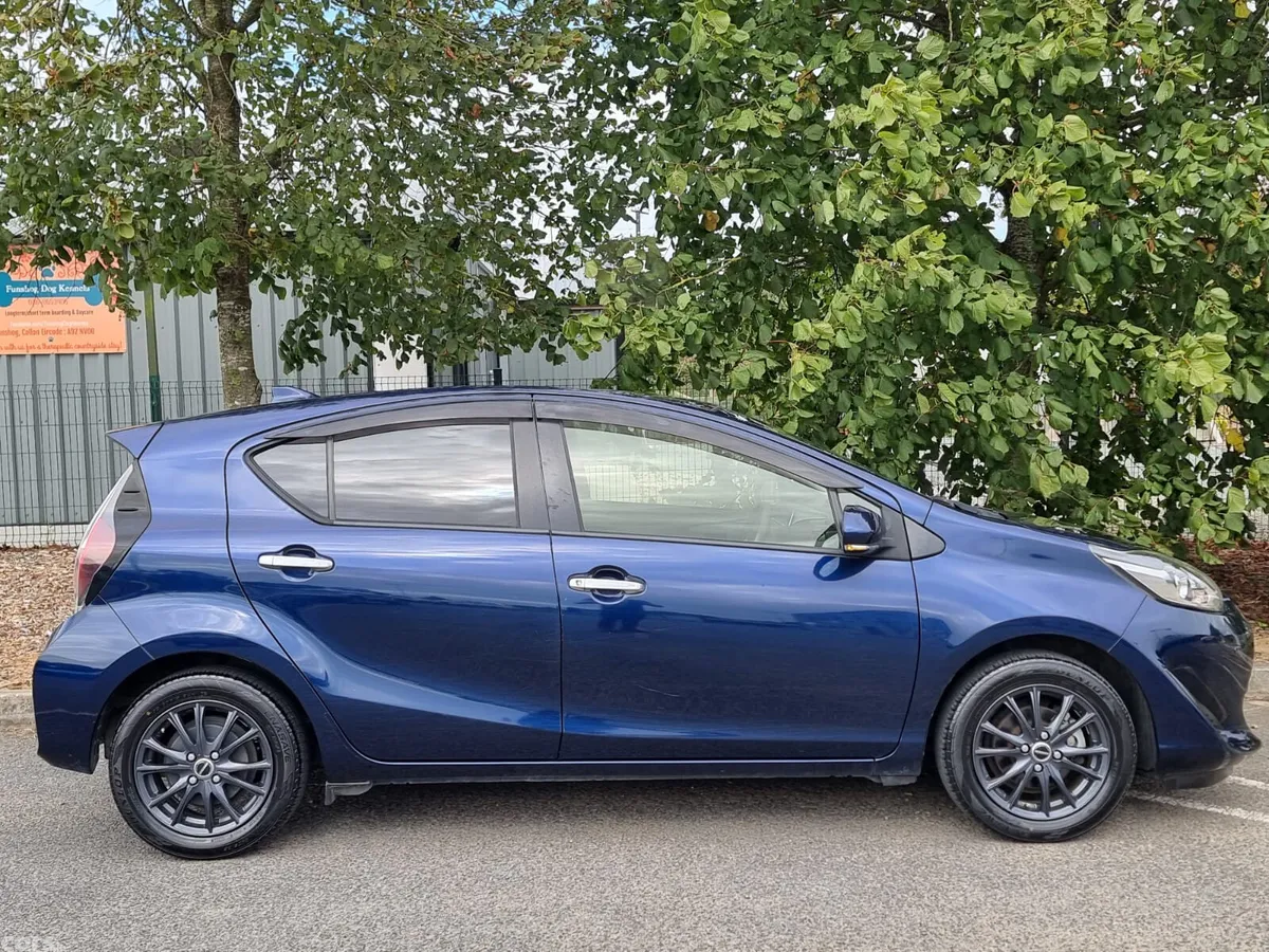 Toyota Aqua Hatchback, Petrol Hybrid, 2021, Blue