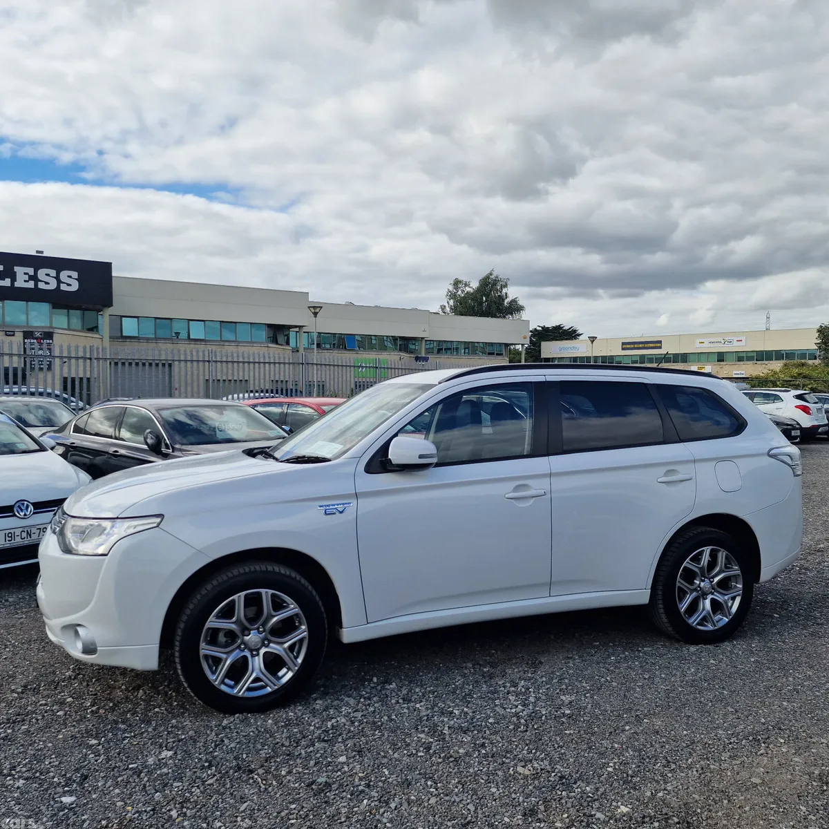 Mitsubishi Outlander SUV, Petrol Plug-in Hybrid, 2015, White