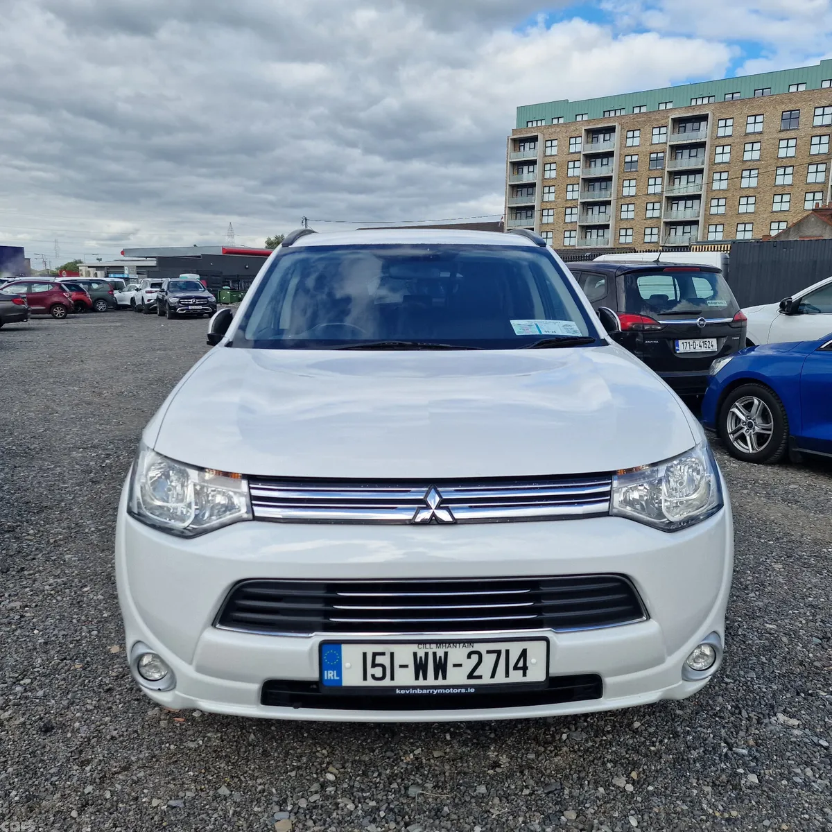 Mitsubishi Outlander SUV, Petrol Plug-in Hybrid, 2015, White