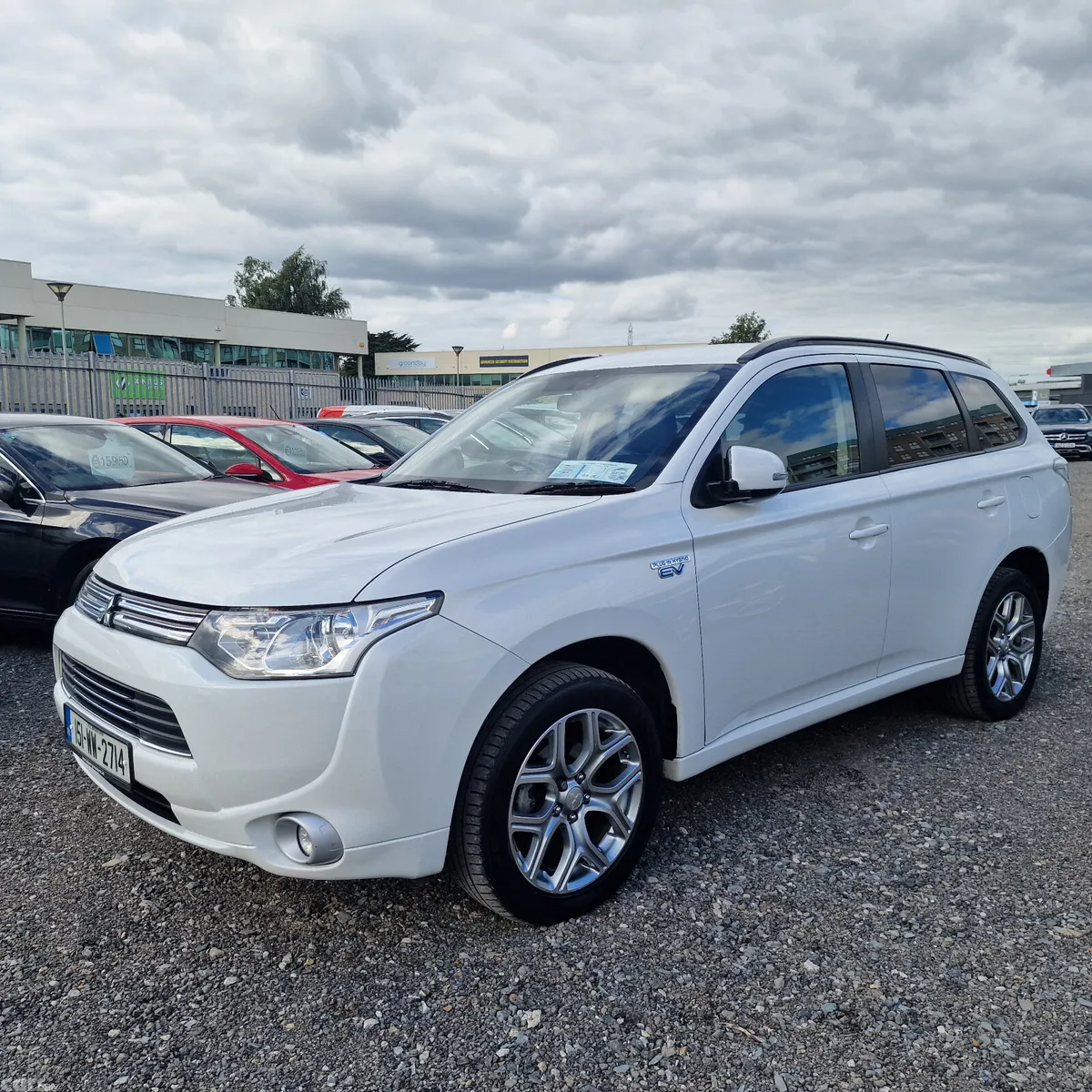 Mitsubishi Outlander SUV, Petrol Plug-in Hybrid, 2015, White