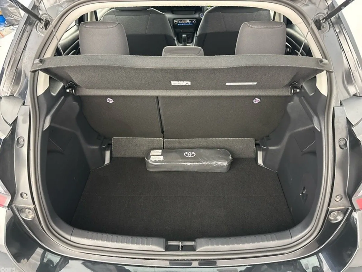 Toyota Yaris Hatchback, Petrol Hybrid, 2023, Black