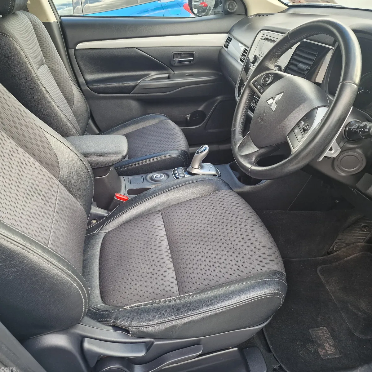 Mitsubishi Outlander SUV, Petrol Plug-in Hybrid, 2015, White