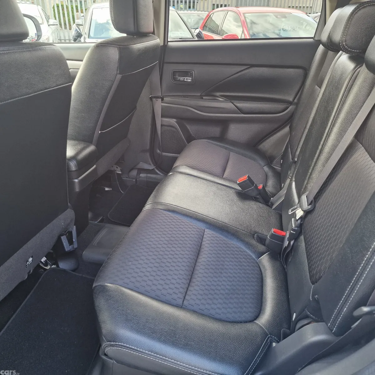 Mitsubishi Outlander SUV, Petrol Plug-in Hybrid, 2015, White