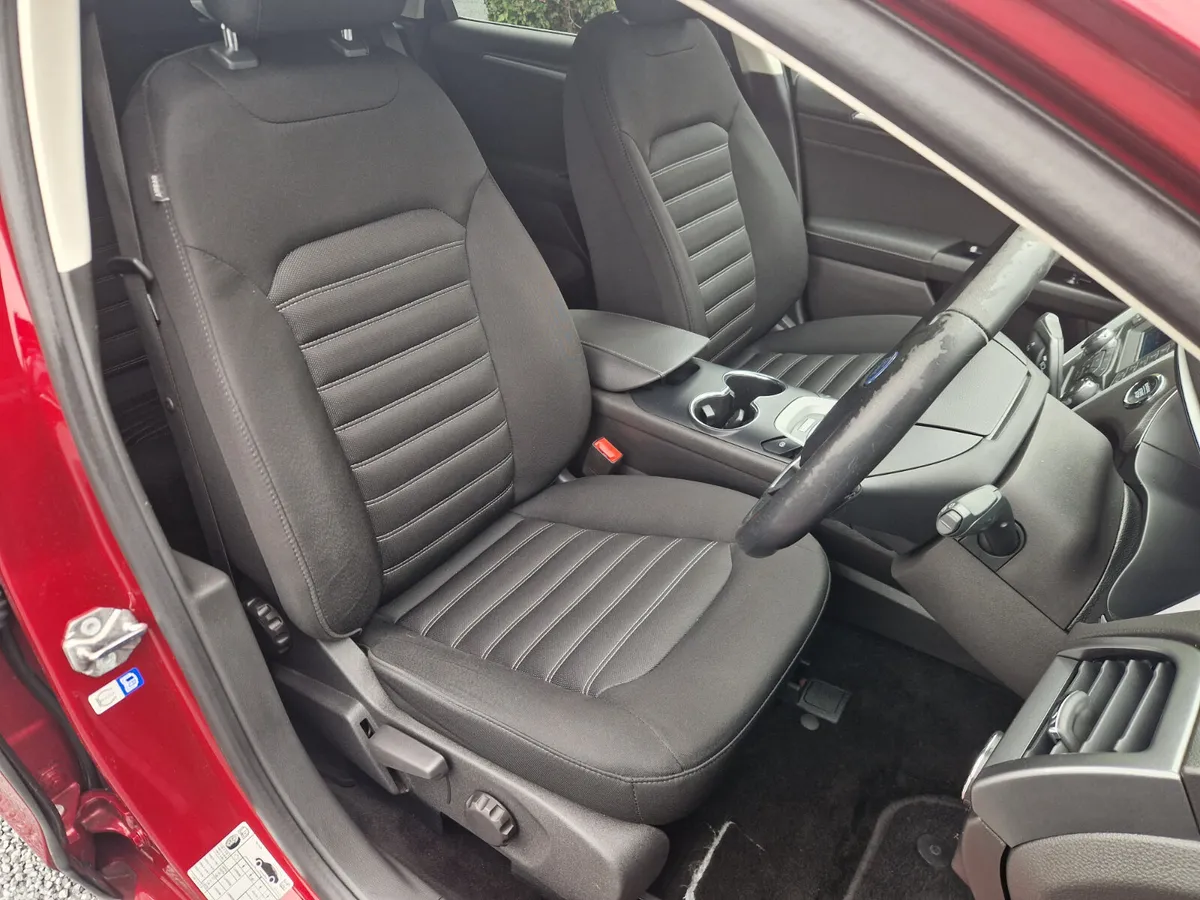 Ford Mondeo Hatchback, Diesel, 2018, Red