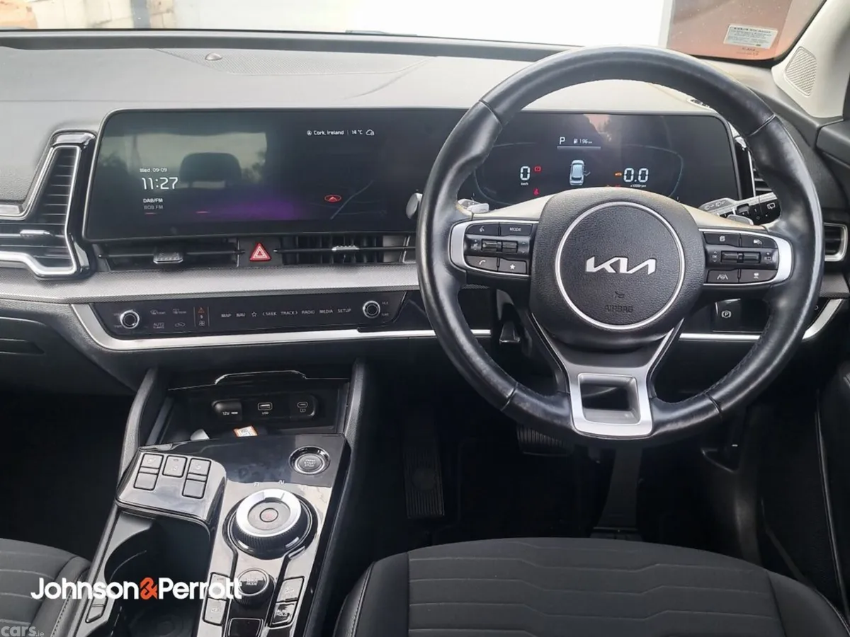 Kia Sportage SUV, Petrol Hybrid, 2023, Red