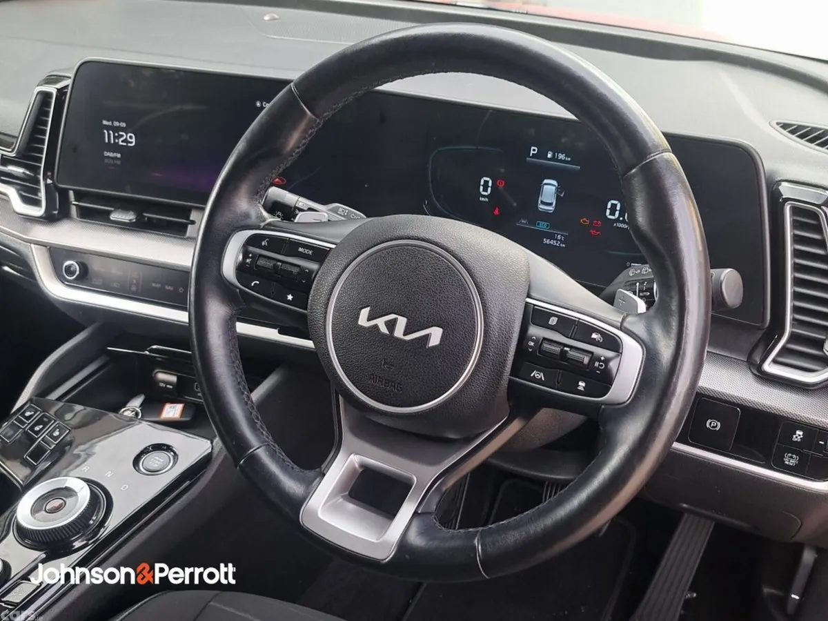 Kia Sportage SUV, Petrol Hybrid, 2023, Red