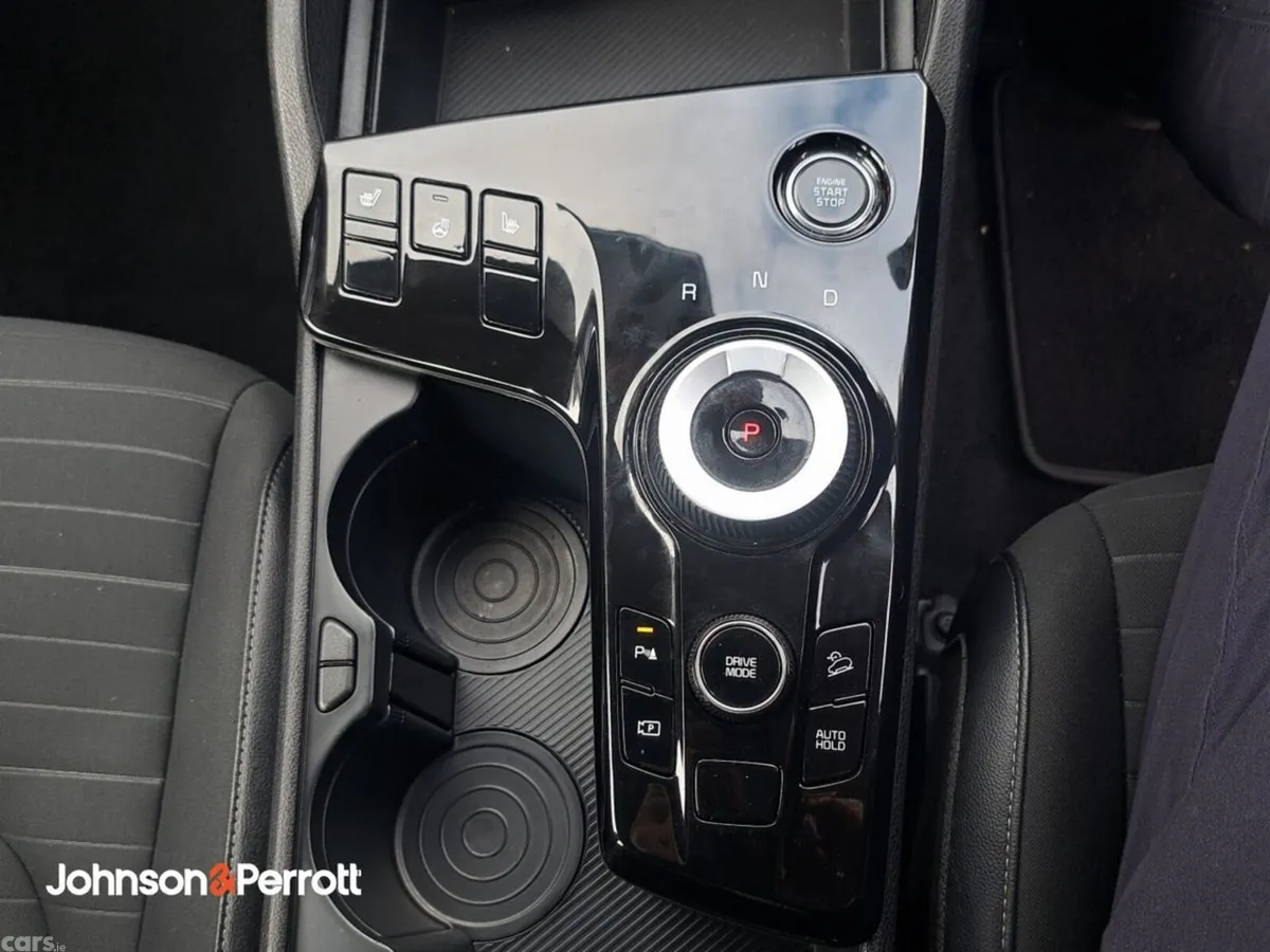 Kia Sportage SUV, Petrol Hybrid, 2023, Red