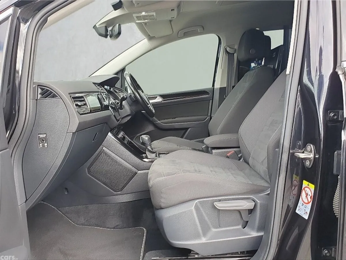 Volkswagen Touran MPV, Petrol, 2018, Black