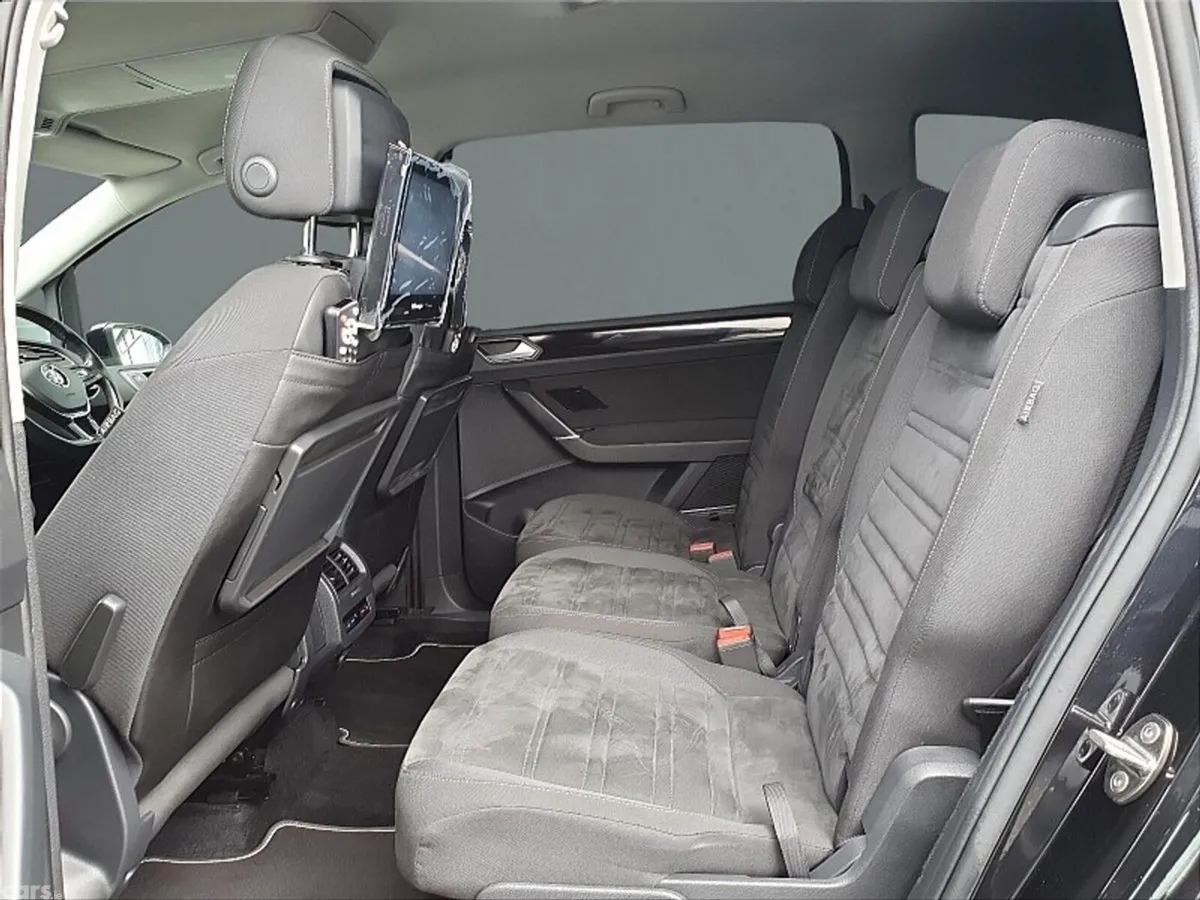 Volkswagen Touran MPV, Petrol, 2018, Black