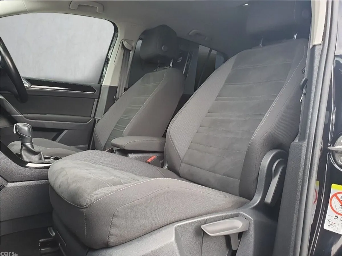 Volkswagen Touran MPV, Petrol, 2018, Black