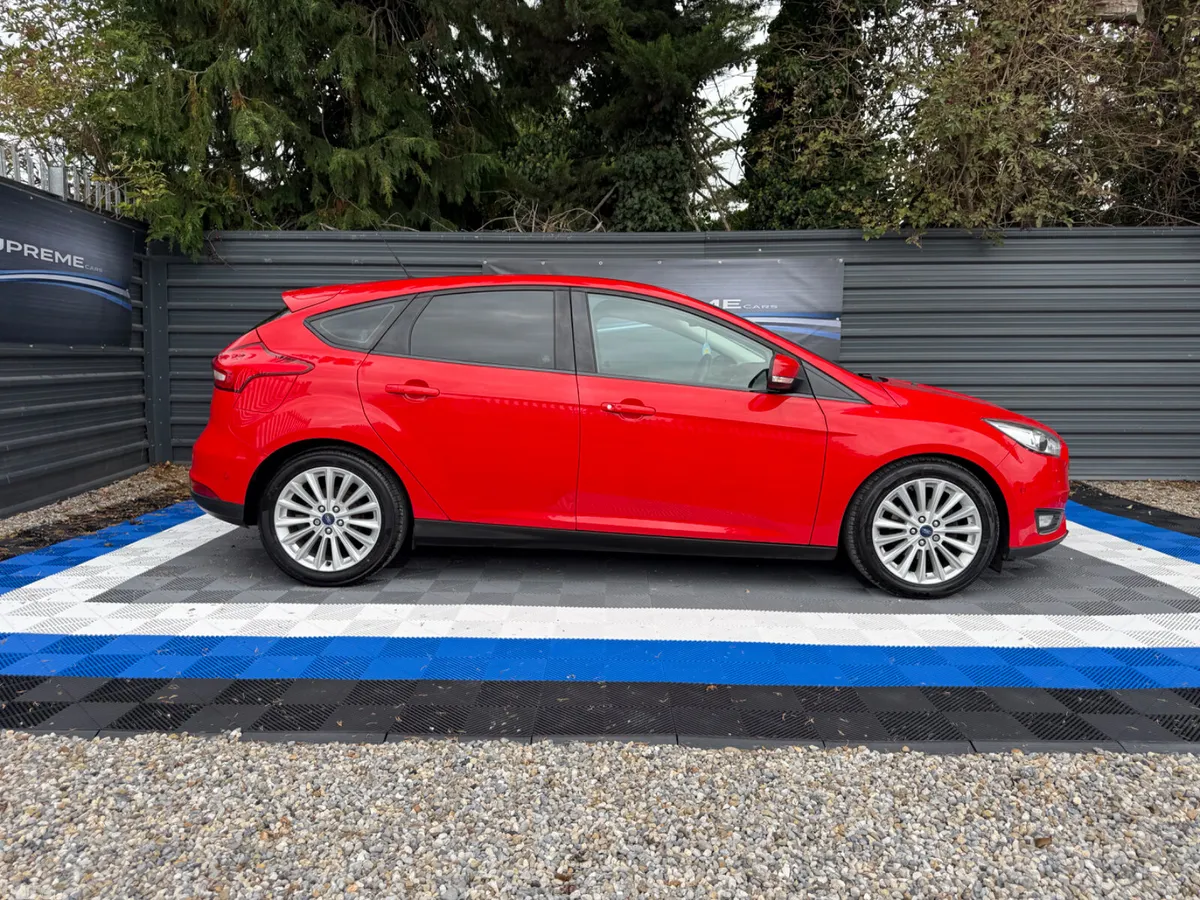 Ford Focus Hatchback, Diesel, 2017, Red