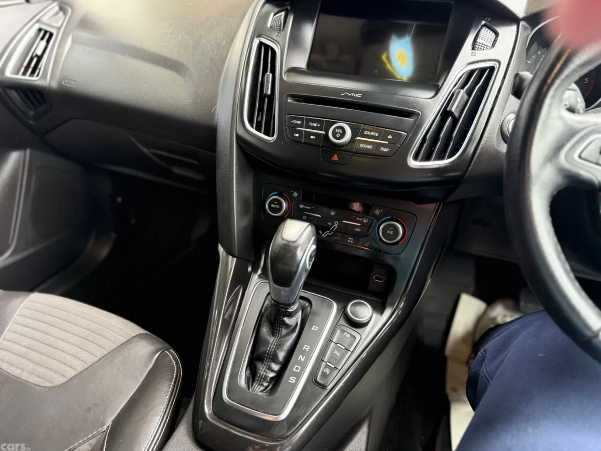 Ford Focus Hatchback, Diesel, 2017, Red
