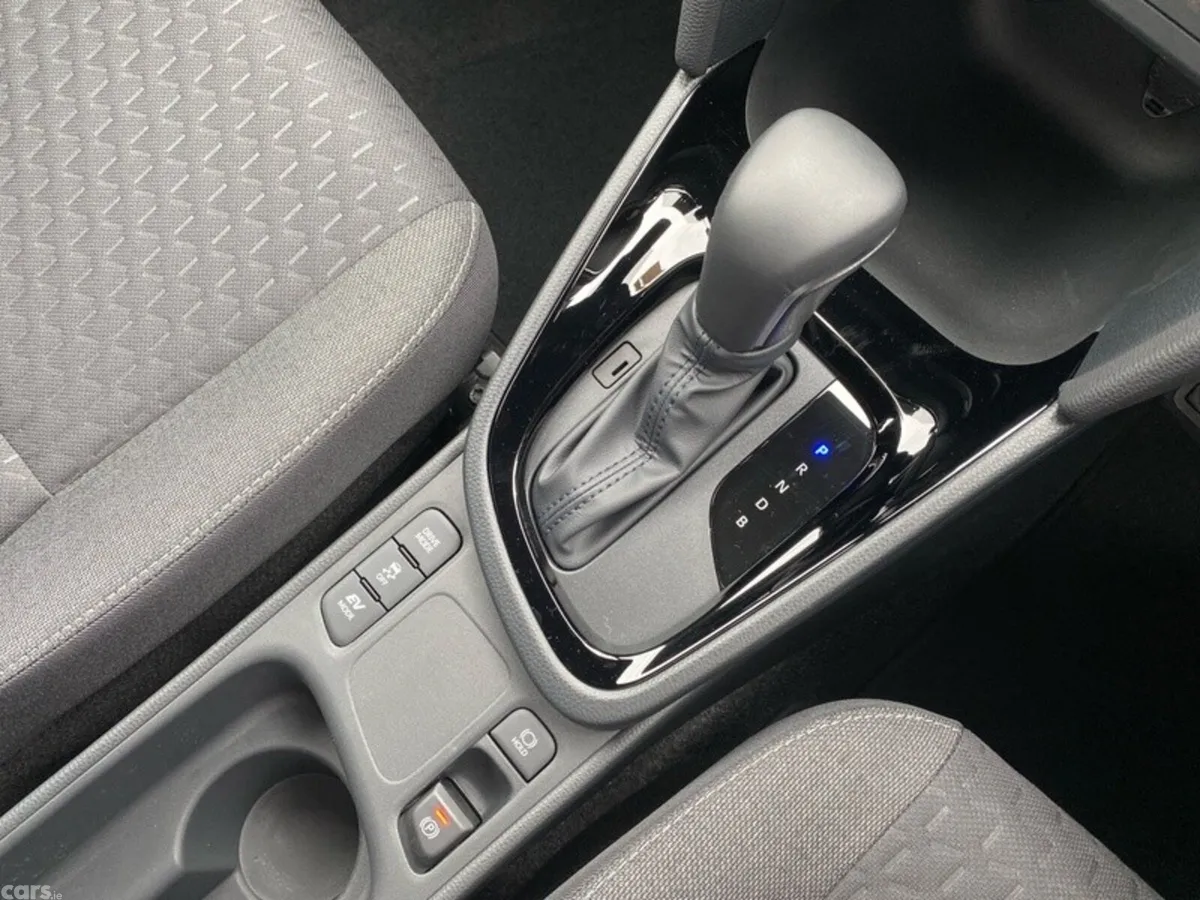 Toyota Yaris Cross Hatchback, Petrol Hybrid, 2026, 