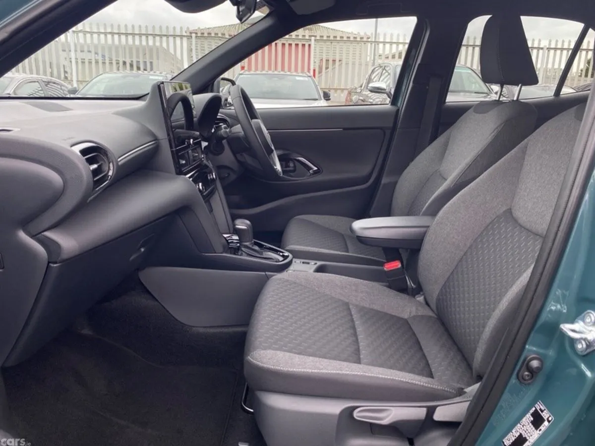 Toyota Yaris Cross Hatchback, Petrol Hybrid, 2026, 