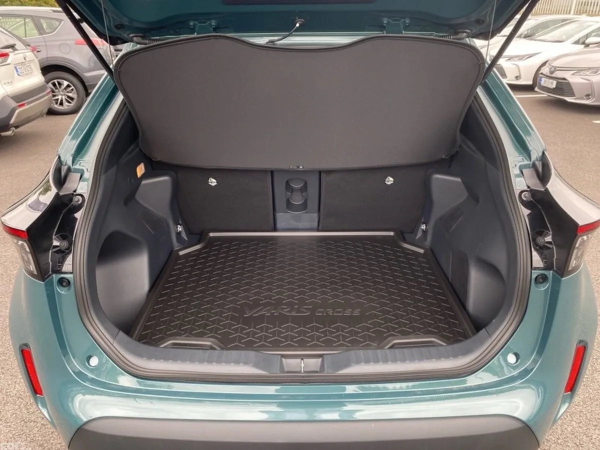 Toyota Yaris Cross Hatchback, Petrol Hybrid, 2026, 