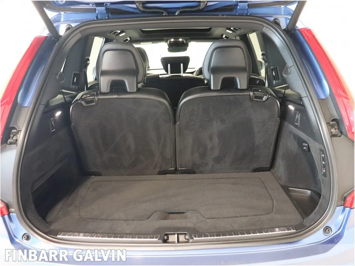 Volvo XC90 SUV, Petrol Plug-in Hybrid, 2019, Blue