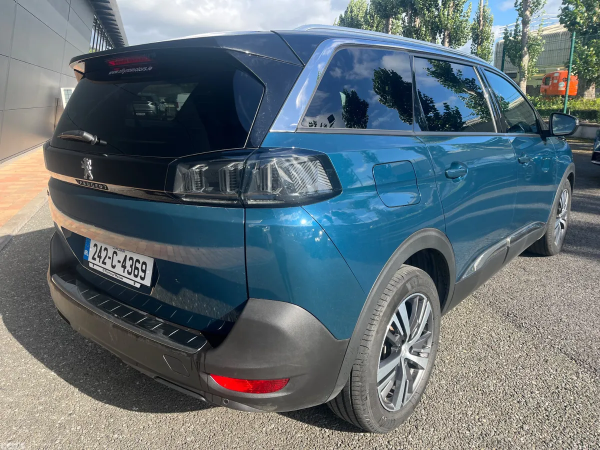 Peugeot 5008 MPV, Diesel, 2024, Blue