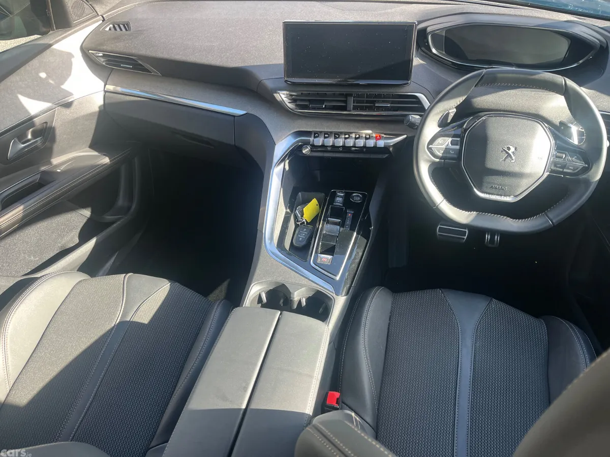Peugeot 5008 MPV, Diesel, 2024, Blue