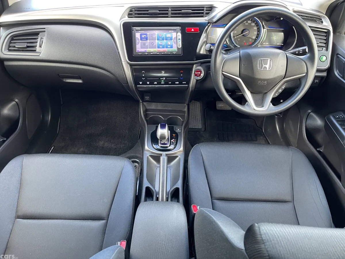 Honda Grace Hatchback, Petrol Hybrid, 2015, White