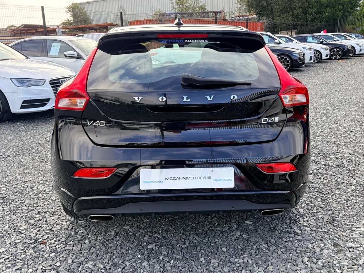 Volvo V40 Hatchback, Diesel, 2019, Black