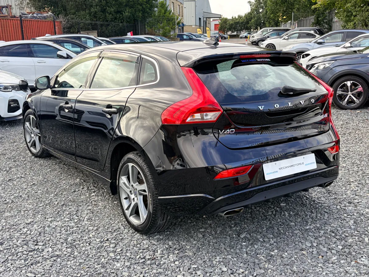 Volvo V40 Hatchback, Diesel, 2019, Black