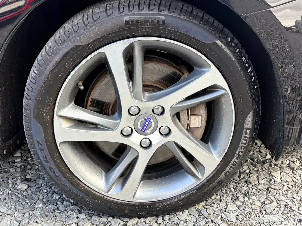 Volvo V40 Hatchback, Diesel, 2019, Black