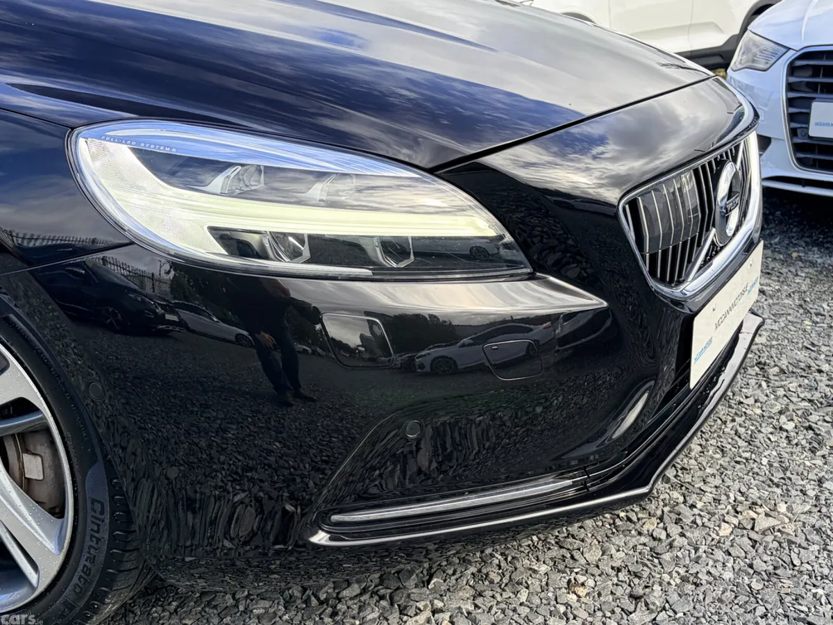 Volvo V40 Hatchback, Diesel, 2019, Black