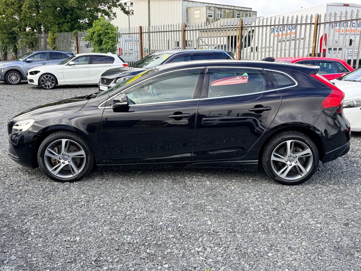Volvo V40 Hatchback, Diesel, 2019, Black