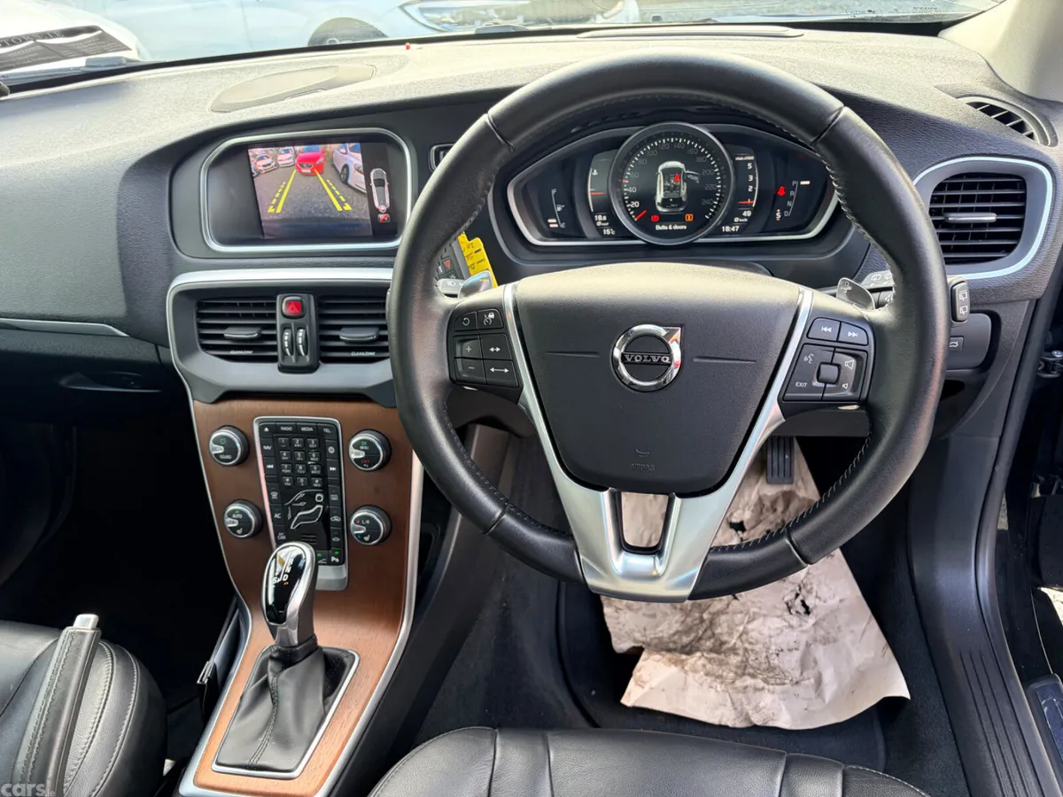 Volvo V40 Hatchback, Diesel, 2019, Black