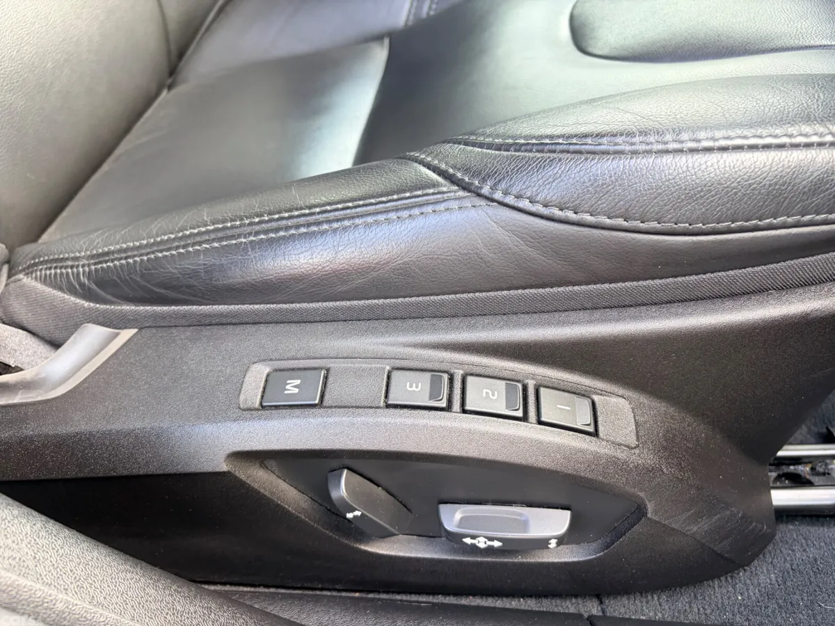 Volvo V40 Hatchback, Diesel, 2019, Black