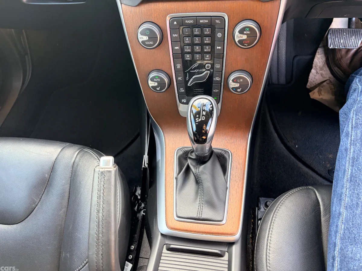 Volvo V40 Hatchback, Diesel, 2019, Black