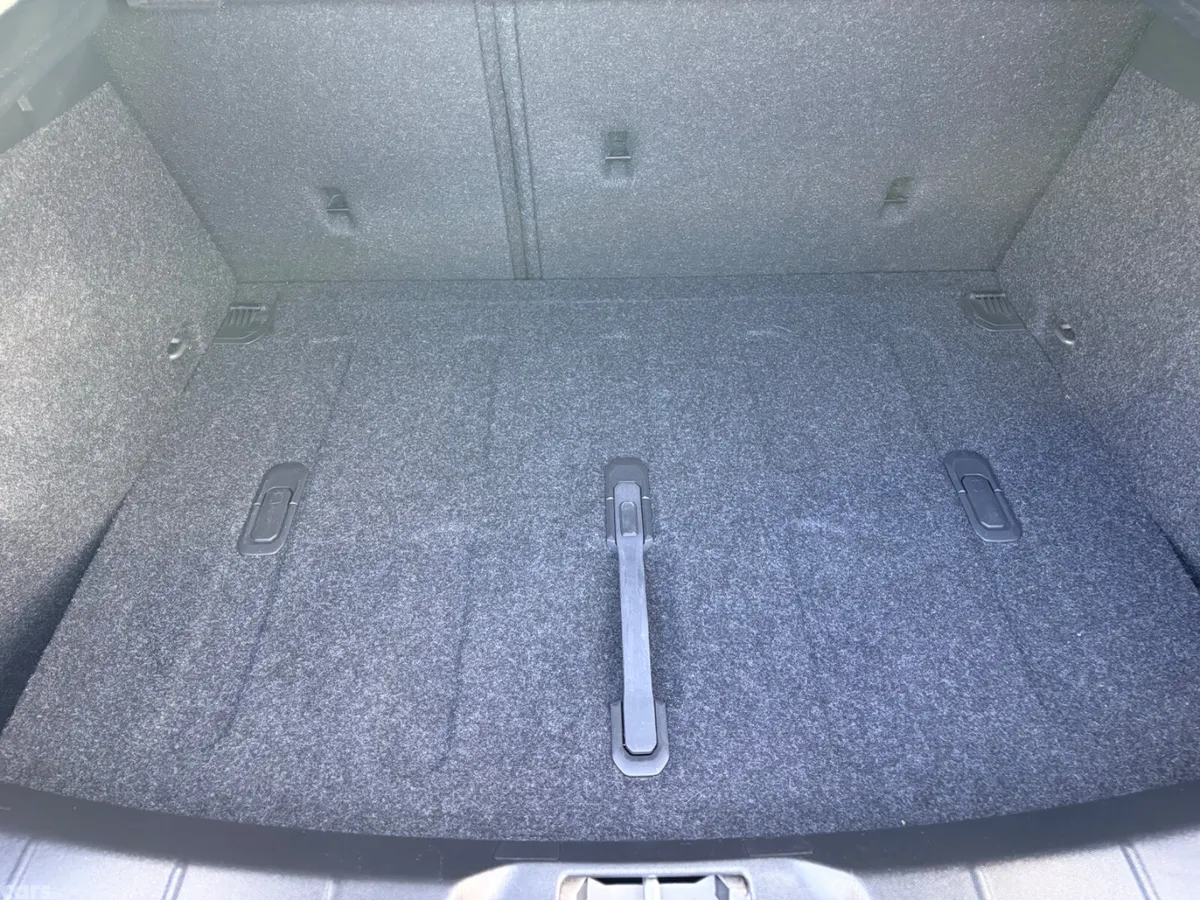 Volvo V40 Hatchback, Diesel, 2019, Black