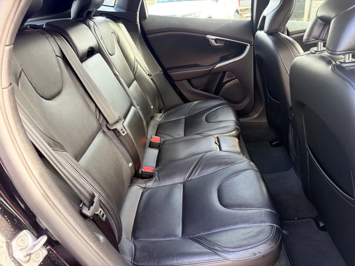 Volvo V40 Hatchback, Diesel, 2019, Black