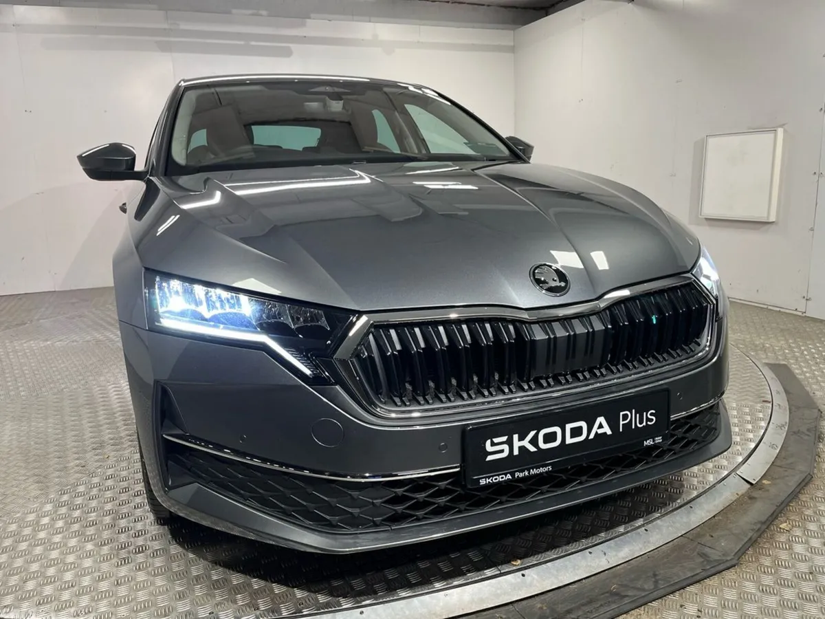 Skoda Octavia Saloon, Petrol, 2026, Grey